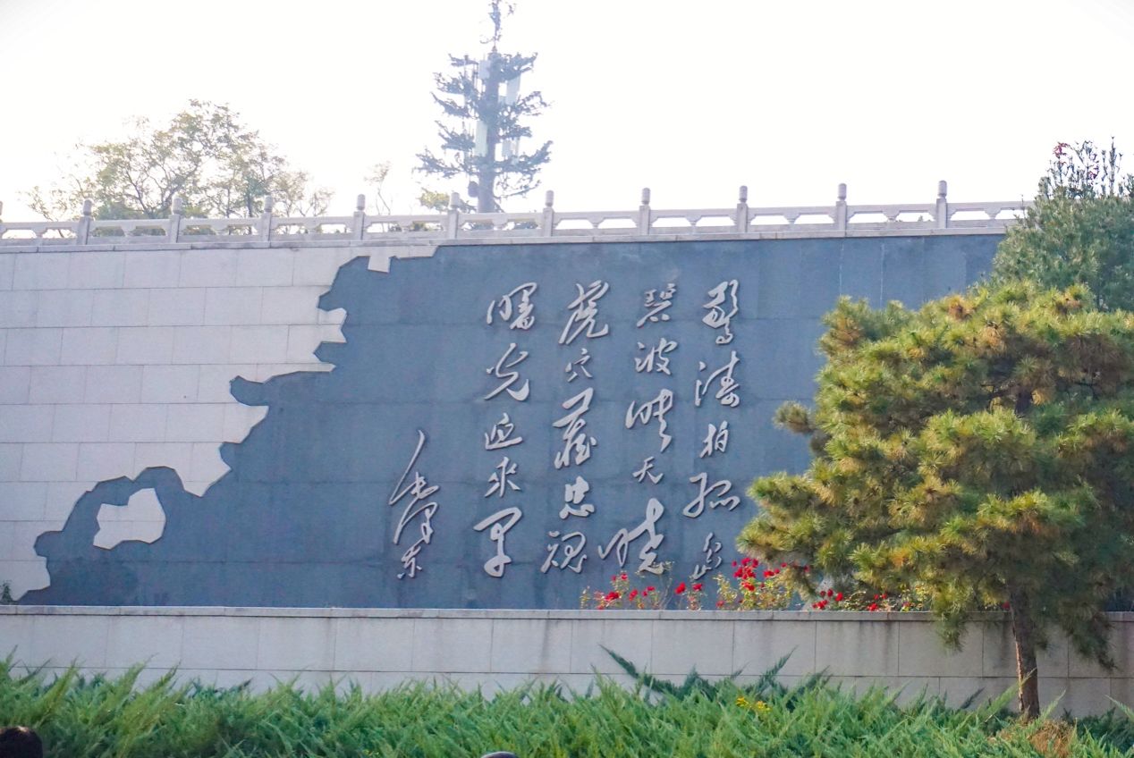 建筑的摆设布局AI 生成的内容可能不正确。