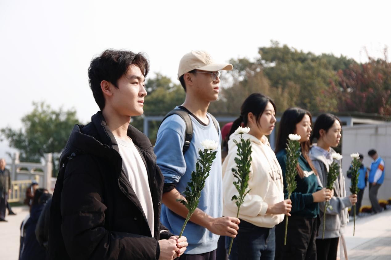 2E8BF6B7-7D36-4400-AC61-BF545ED2A804_1_201_a