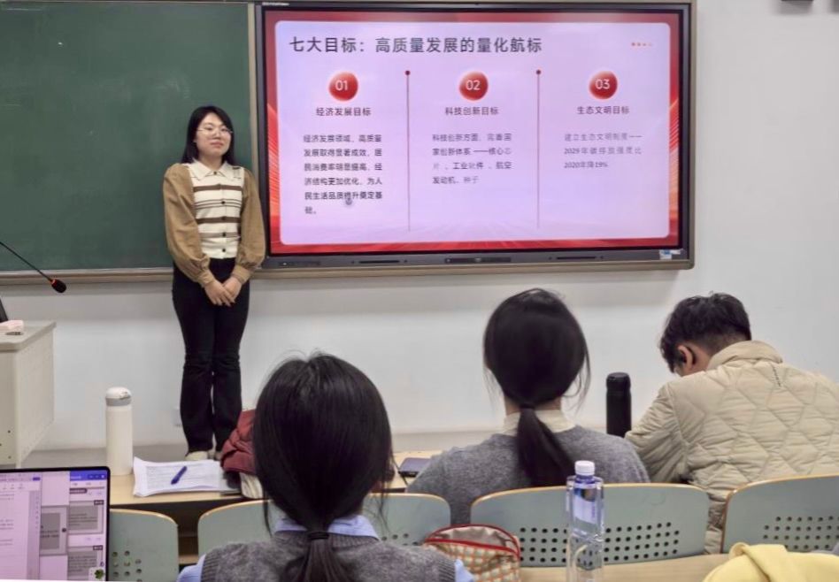 一群人正在聊天AI 生成的内容可能不正确。